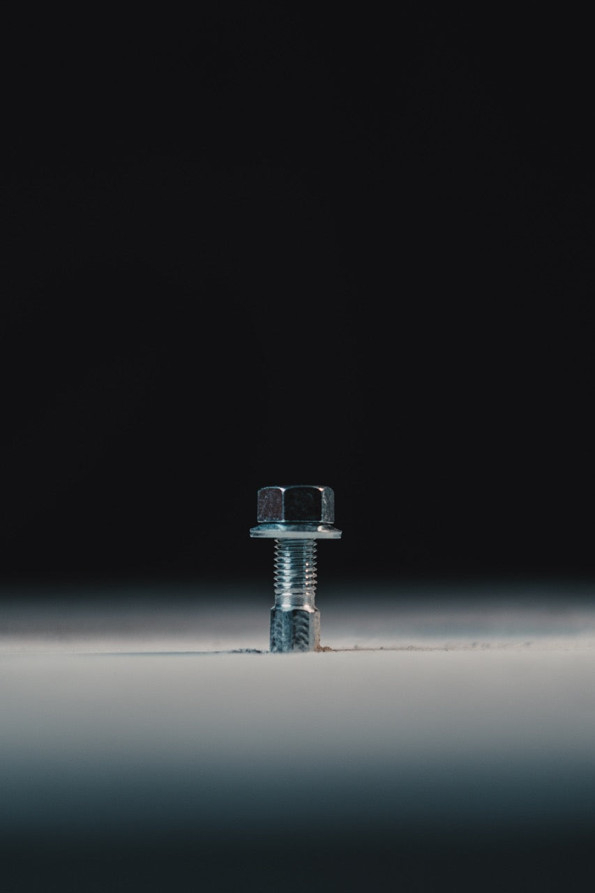 Concrete anchor for wall saws